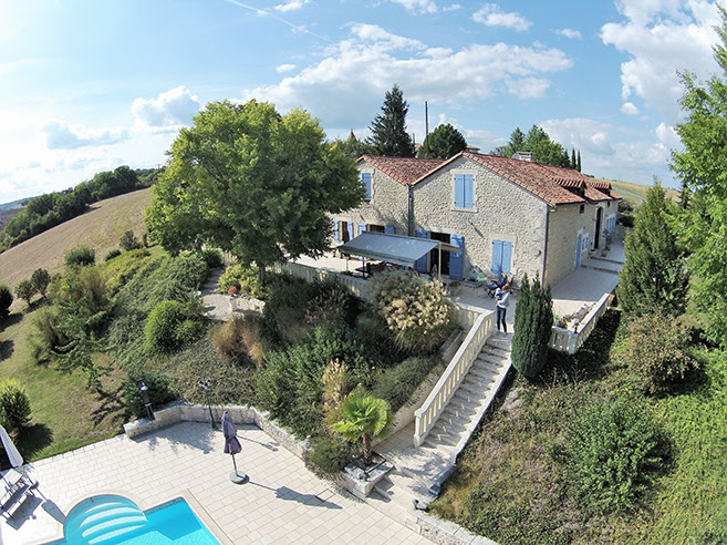 Te koop € 824.000 - Fraai gelegen luxe wijnboerderij  in Salles-Lavalette (16190 - Charente)